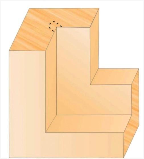 Намечаем место для паза в оконной раме