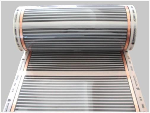 Рулон нагревательной пленки с полосами углеродной пасты и медного проводника