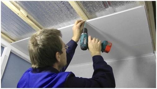 Крепление пластиковой панели к потолку