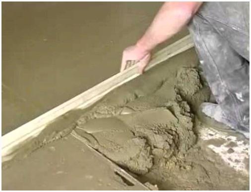 Разравнивание бетонной смеси 