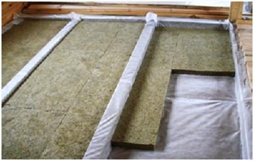 Гидроизоляция и теплоизоляция деревянного пола по лагам