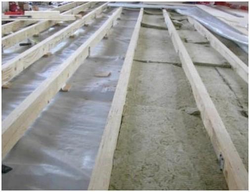 Гидроизоляция бетонного пола и укладка лаг