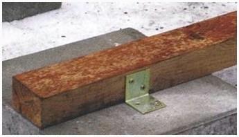 Крепление лаг к опорным столбикам