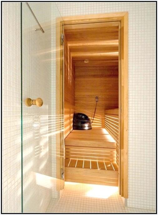 Стеклянная дверь в баню