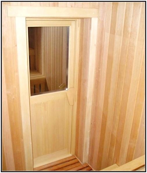 Стеклянно-деревянная дверь в баню