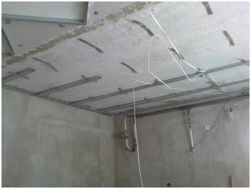 Монтаж подвесов подвесного потолка