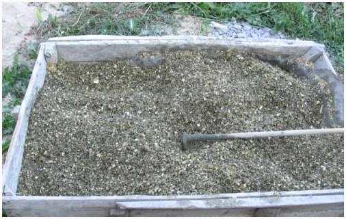 Утепление потолка опилками с цементом