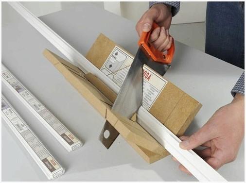 Как обрезать потолочный плинтус
