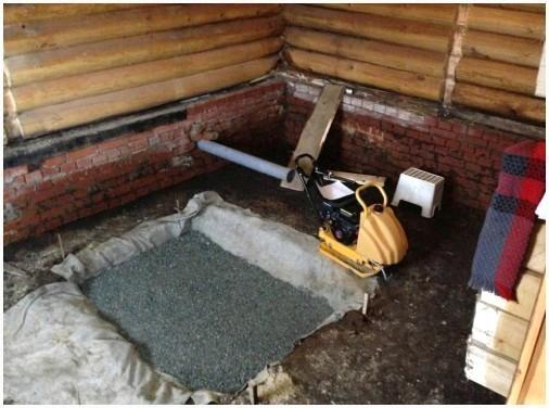 Фундамент под печь в баню - засыпаем щебень