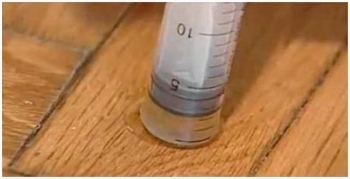 Устранение скрипа паркета - закачивание клея под планки