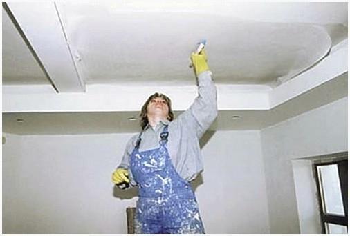 Наклеивание стеклохолста на потолок