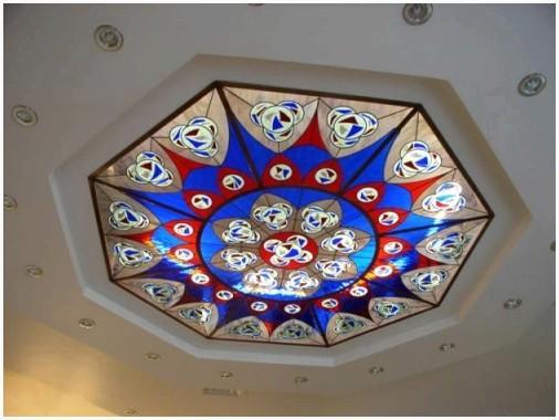 Витражный потолок