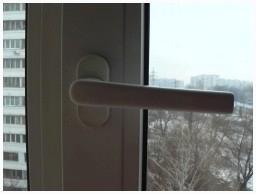 Заклинило ручку пластикового окна в положении «закрыто»