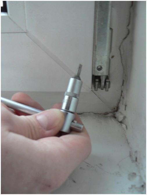 Насадка для регулировки прижима створки в районе петель