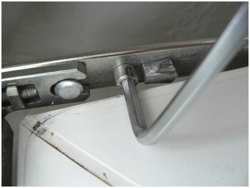 Регулировка на прижим механизмом на ножницах