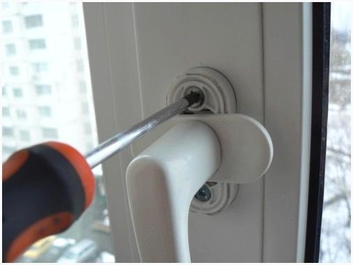 Замена ручки на пластиковом окне