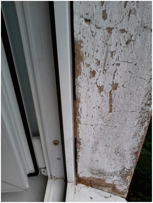 Щель между рамой окна и стеной