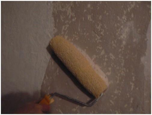 Грунтование основания перед шпаклеванием