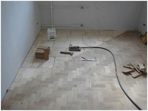 Укладка штучного паркета елочкой - середина комнаты