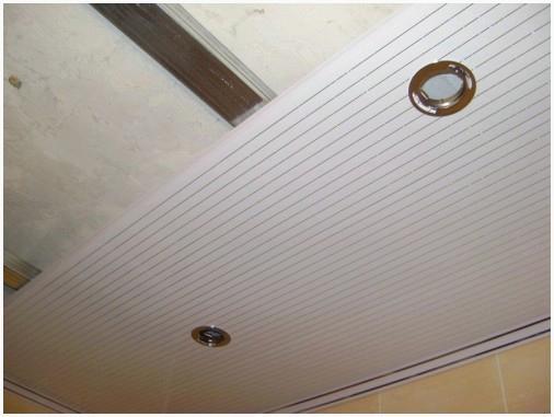 Подвесной потолок в ванной с подсветкой